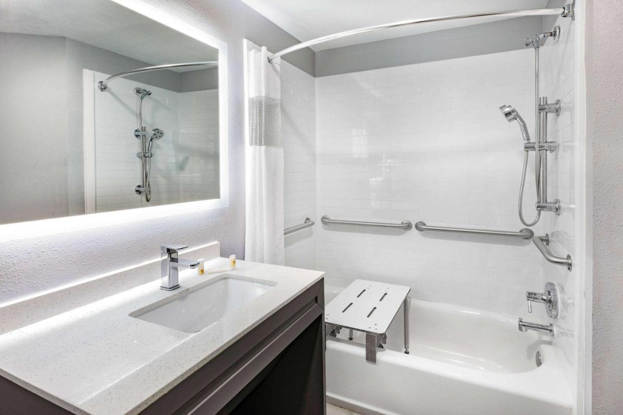La Quinta Inn & Suites By Wyndham Ardmore Εξωτερικό φωτογραφία