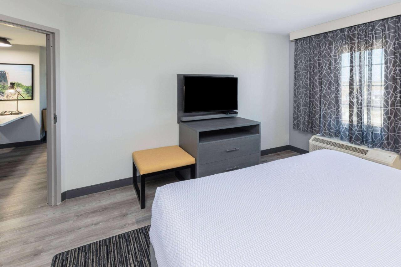 La Quinta Inn & Suites By Wyndham Ardmore Εξωτερικό φωτογραφία